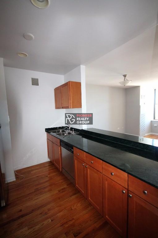 Building Photo - 1 bedroom in CHICAGO IL 60640
