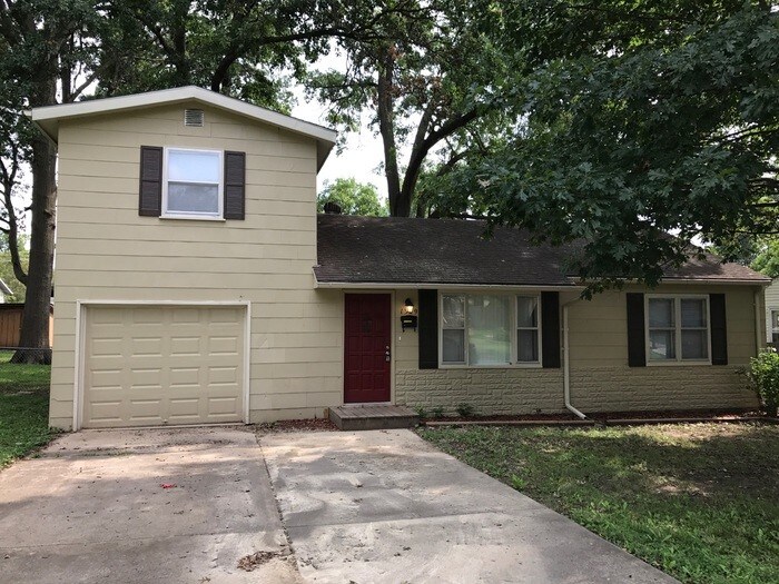 Primary Photo - 1329 Cheyenne St