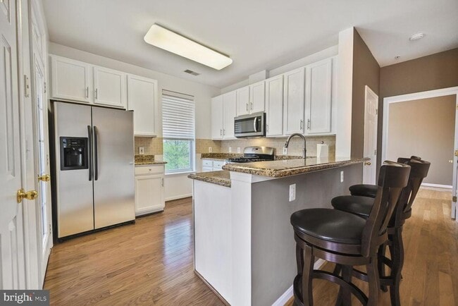 Building Photo - 130 Chevy Chase St
