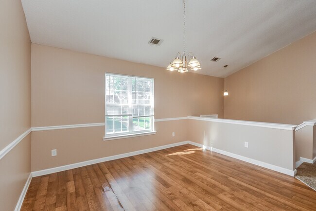 Building Photo - Beautiful Split Level Home  In Covington!