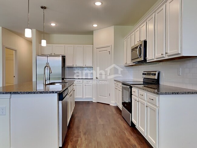 Building Photo - 284 Banyan Frst Dr