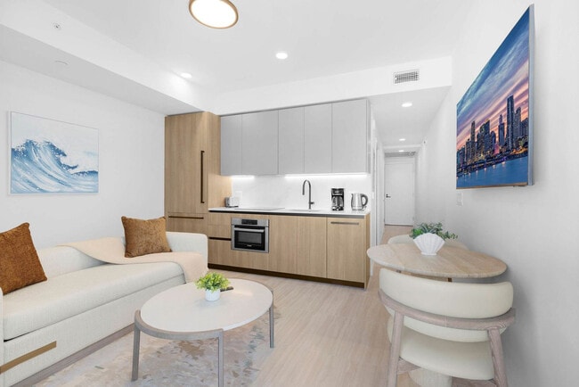 Foto del edificio - 7144 Byron Ave