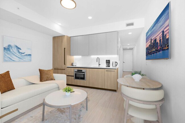 Foto del edificio - 7144 Byron Ave