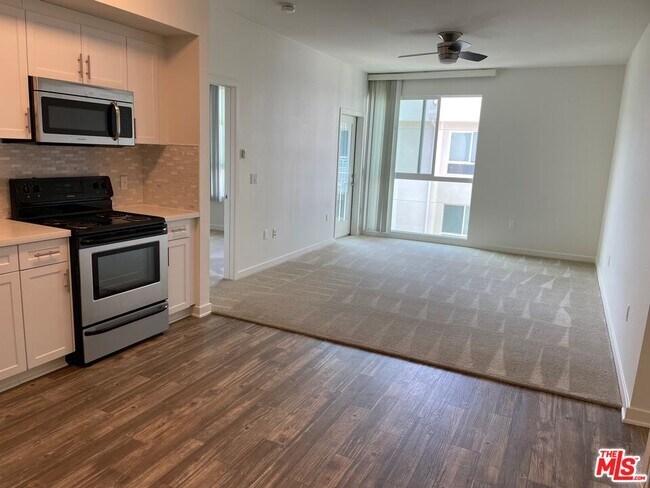 Building Photo - 12655 Bluff Creek Dr