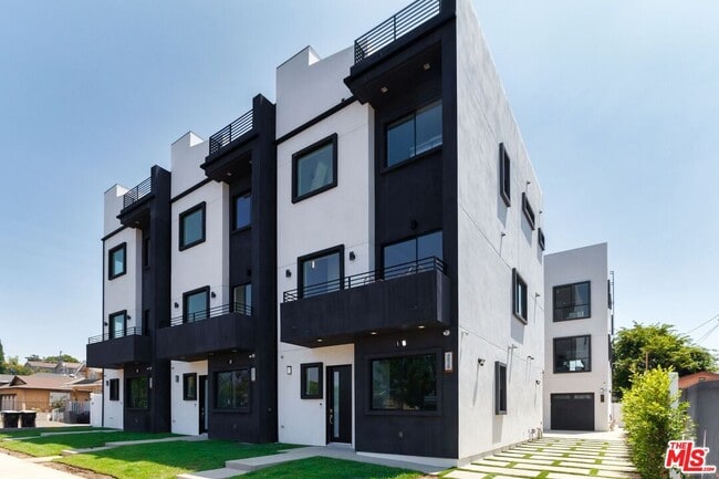 Building Photo - 4826 Pickford St