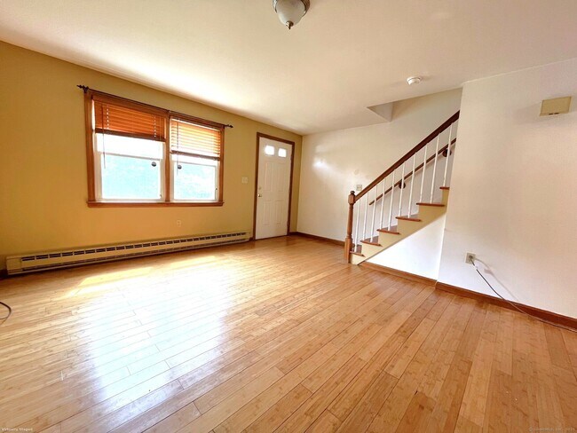 Foto del edificio - 246 Woodford Ave
