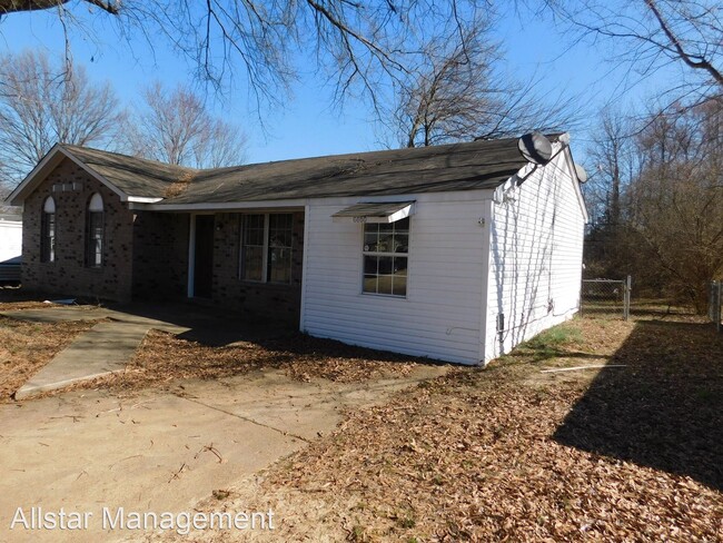 Building Photo - 3 br, 1 bath House - 6650 Embassy Circle