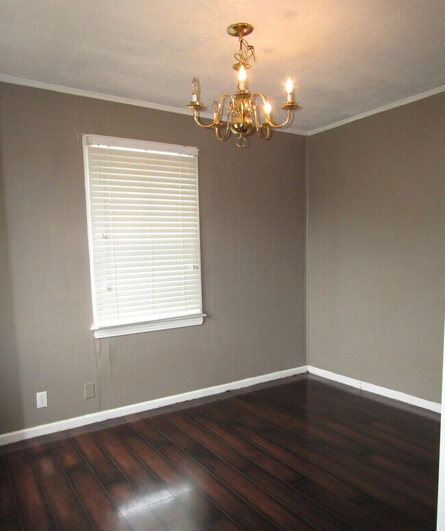 Building Photo - 112 Forest Ave