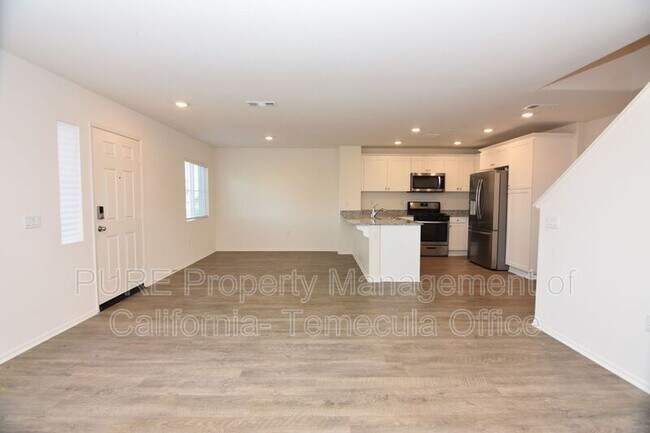 Foto del edificio - 28457 Songbird St