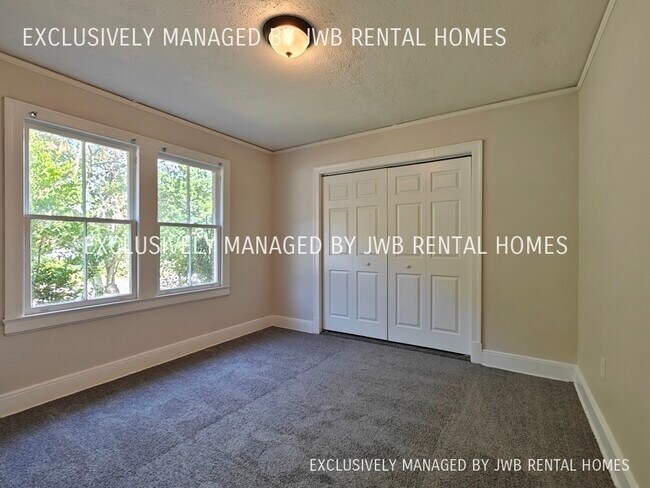 Building Photo - 6724 Elwood Ave