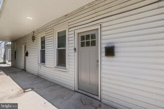 Building Photo - 531 Walton St