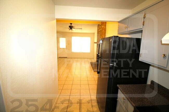 Building Photo - 1108 Charisse St