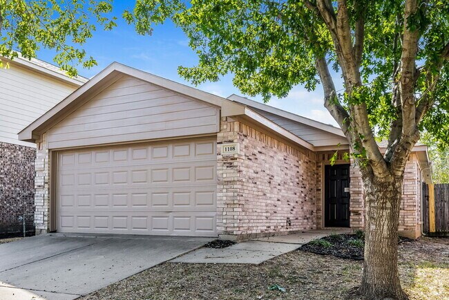 Building Photo - 1108 Savage Dr
