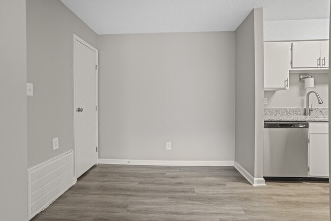 Building Photo - Liberty Heights
