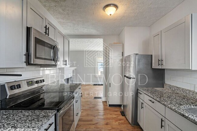 Photo - 601 N Oxford St House