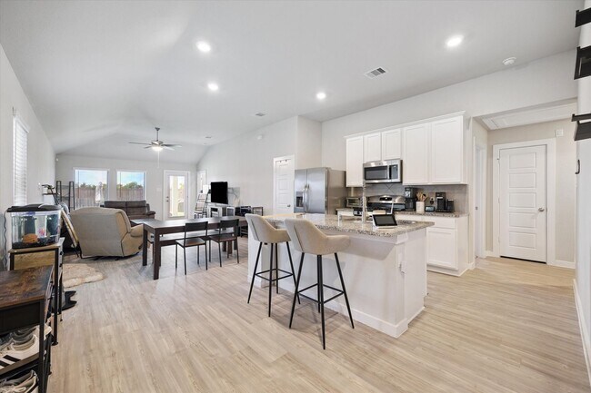Foto del edificio - 2493 Clydesdale Ln