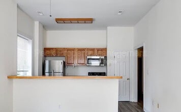 Building Photo - 300 W Clay St