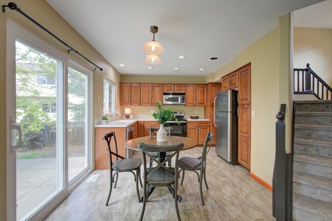 Foto del edificio - "Charming 3-Bedroom Retreat with 3.5 Baths...