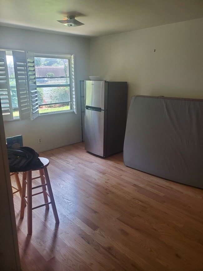 living / dinning area - 5834 Bowcroft St