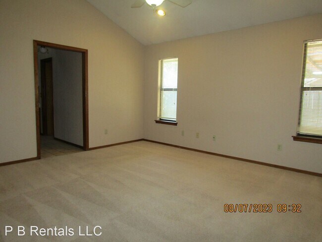 Foto del edificio - 4 br, 2 bath House - 1103 NW Willow Place