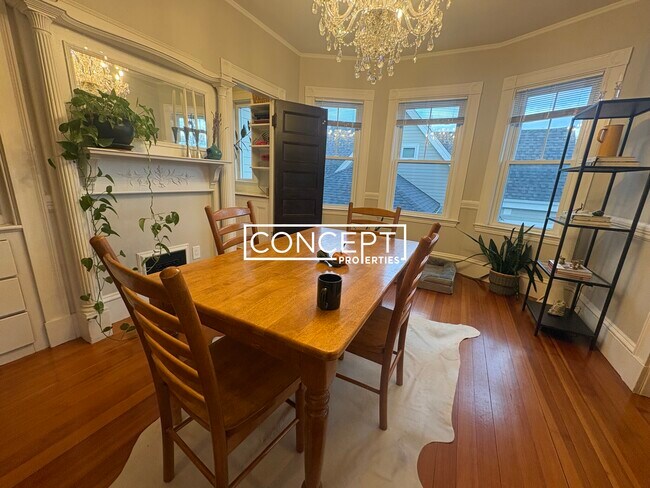 Building Photo - 107 Oxford St