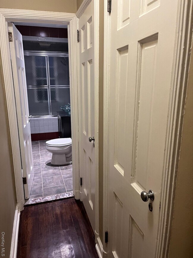 Foto del edificio - 1270 White Plains Rd