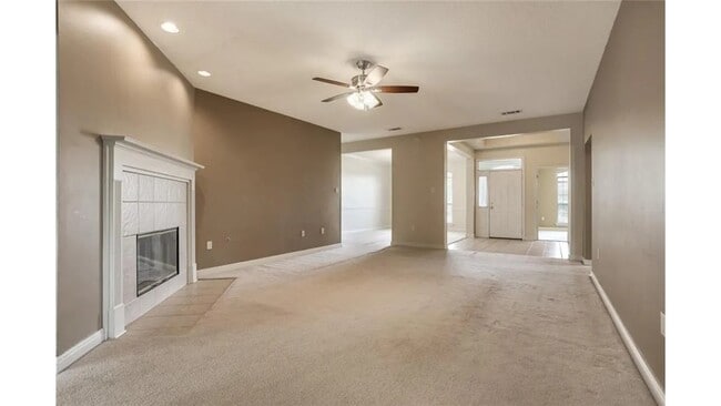 Building Photo - 966 Maple Creek Dr