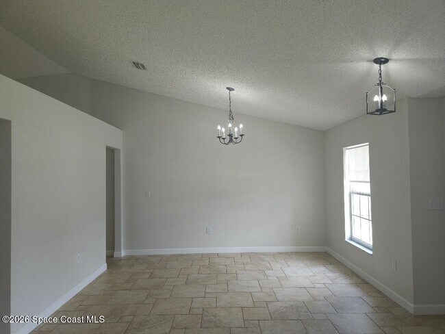 Building Photo - 842 Aruba Ave SE