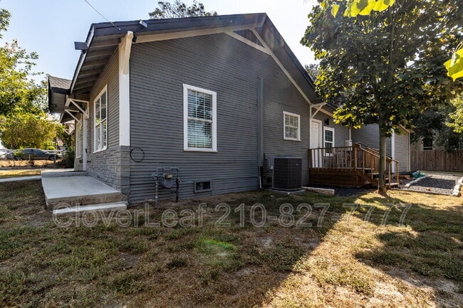 Foto del edificio - 210 Dumoulin Ave