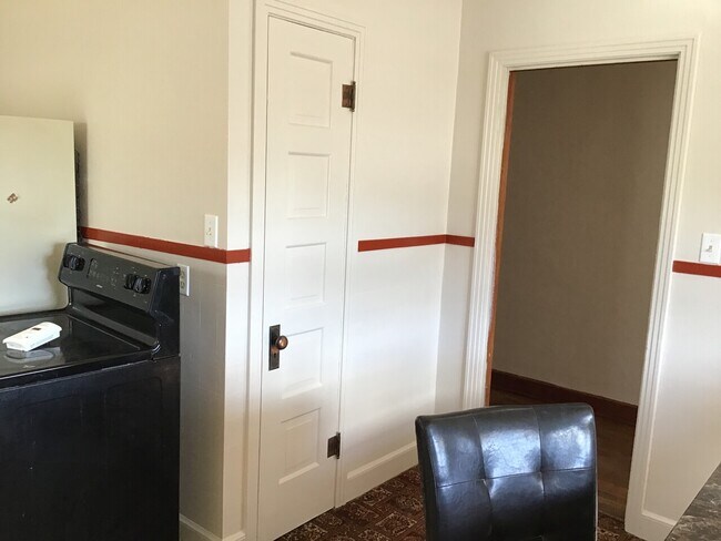 Building Photo - 209 Terraville