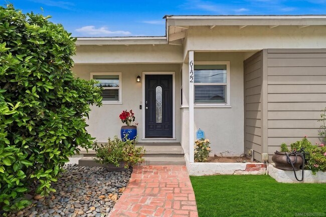 Foto del edificio - 6122 Nagel St