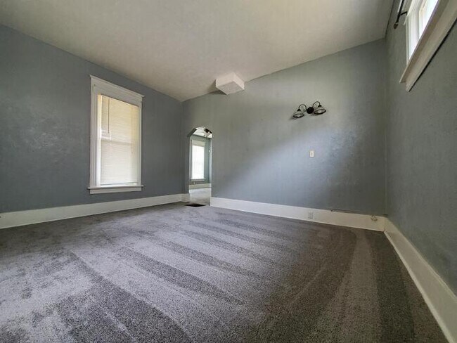 Foto del edificio - 3039 Curtis Ave