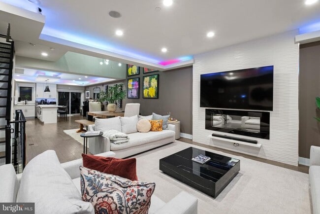 Building Photo - 1121 Earl St