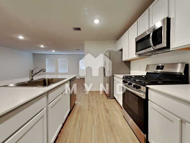 Building Photo - 21645 Balzola Ln
