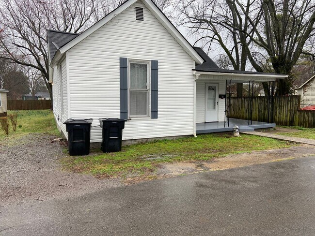 Foto del edificio - Historic 3 bedroom home near courthouse square in Murfreesboro