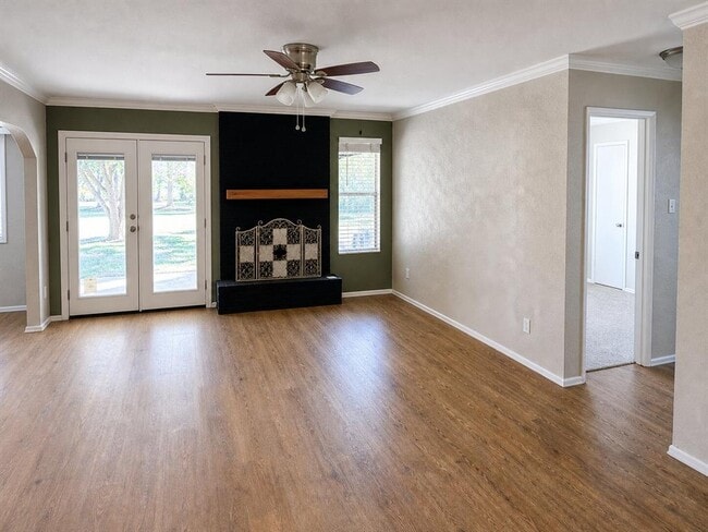 Building Photo - 1105 Green Meadow Dr