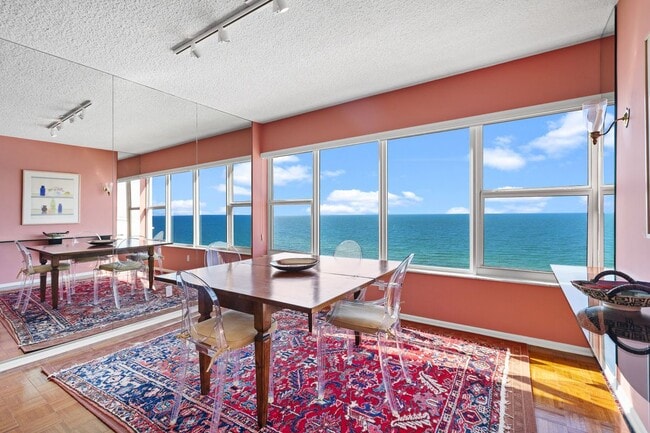 Building Photo - 601 Longboat Club Rd