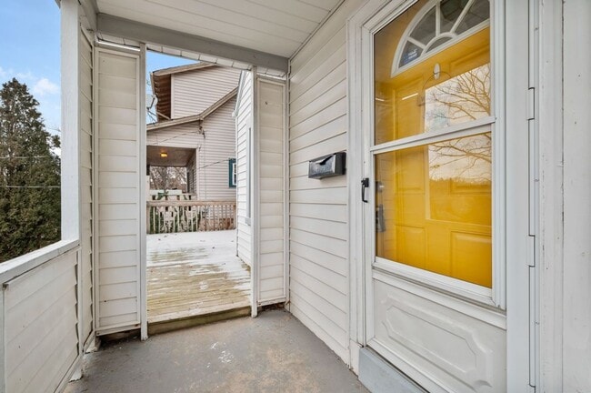 Building Photo - Recently Updated 3 Bedroom Cape Cod Home In Brookline.  Available Immediately.