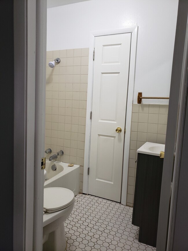 Building Photo - 543 5th St NW