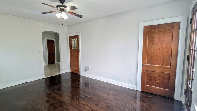 Building Photo - 5042 Mardel Ave