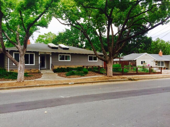 Foto del edificio - 2160 Lernhart St