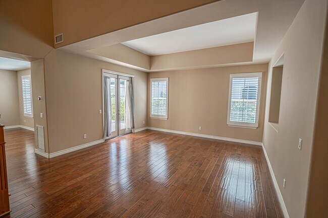 Building Photo - COMING SOON! Bridgeport 4 Bedroom Home for...