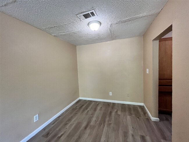 Building Photo - 10235 Algiers Rd