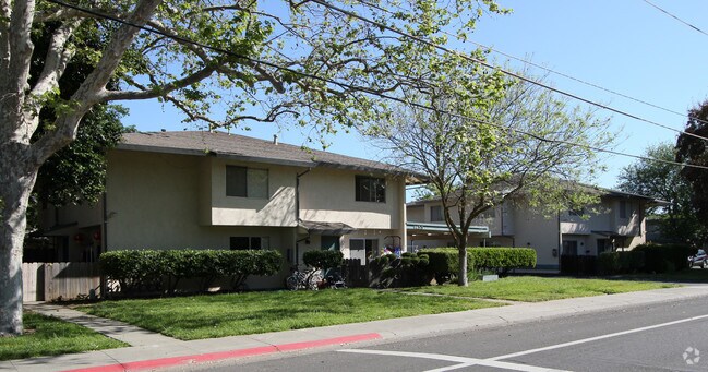 Building Photo - Crescent Villa