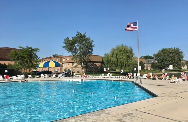 Pool - 9468 Bay Colony Dr