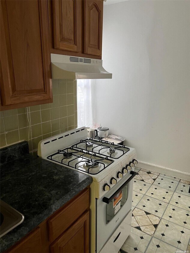 Foto principal - 86-25 Dongan Ave