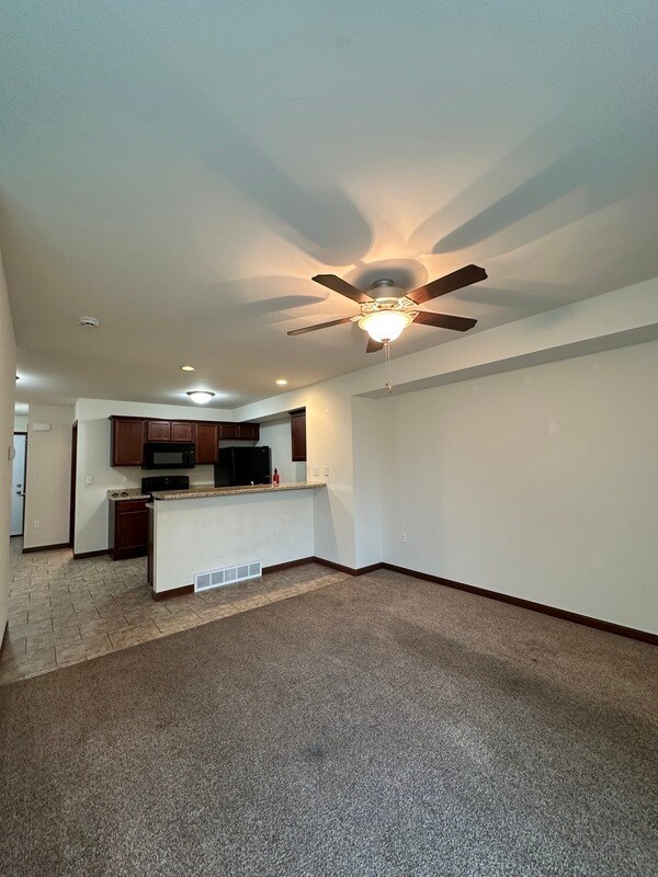 Foto del edificio - 1121 Prairie Rose Dr SW