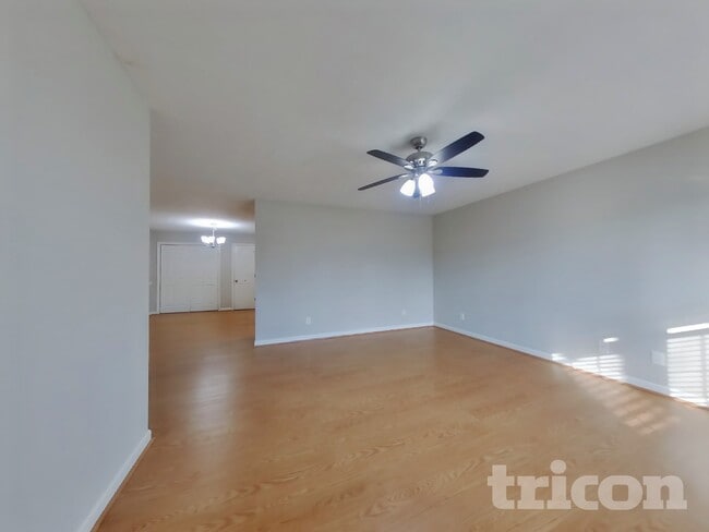 Building Photo - 712 Paige Ct