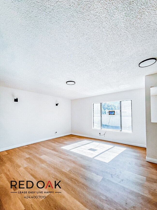 Building Photo - Remarkable Bright and Sunny Completely Rem...