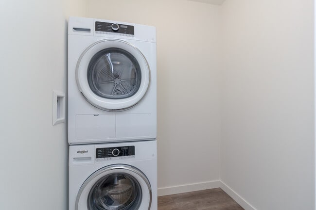 Building Photo - Peatt Commons East